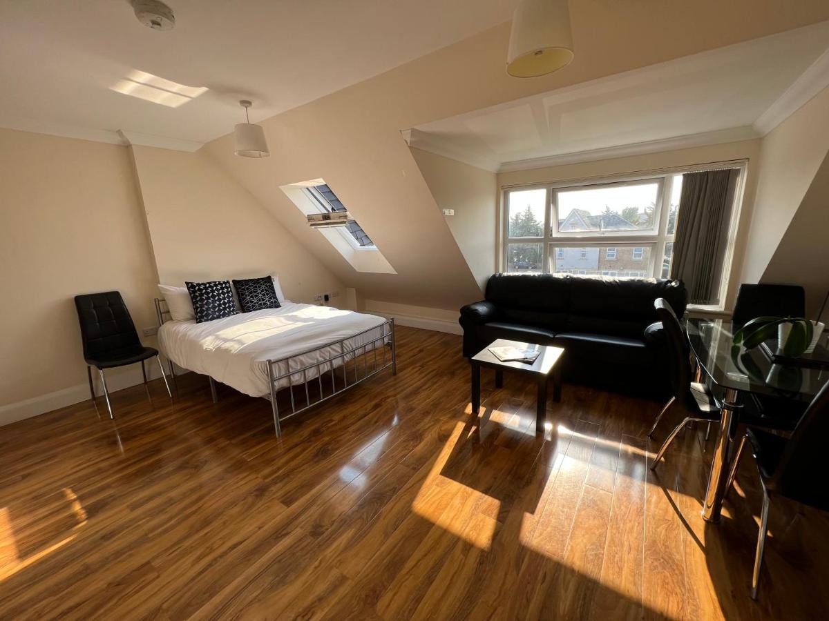 Rc Airport Rooms Stanwell Екстер'єр фото