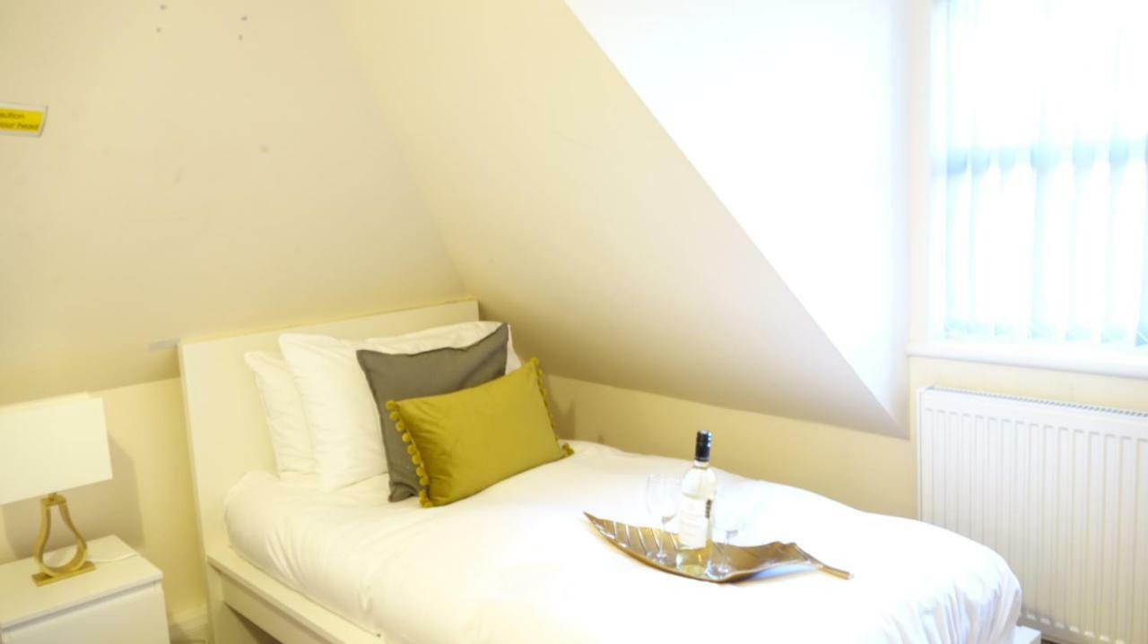 Rc Airport Rooms Stanwell Екстер'єр фото